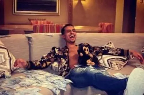 قصص العرب الرابحون والخاسرون في مواقع المراهنات